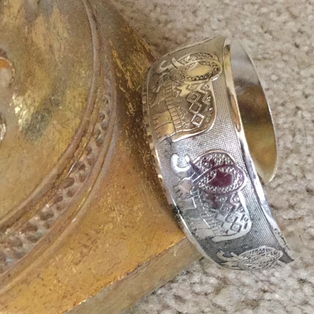 Tibetan Elephant Bracelet  NWOT - Picture 2 of 4